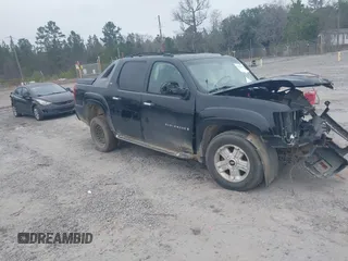 2008 Chevrolet Avalanche LTZ with VIN 3GNFK123X8G268974, listed as a IAAI auction lot 41446129 with 228,628 mi miles. Bid and sale history available at carsss.com. Image 1.