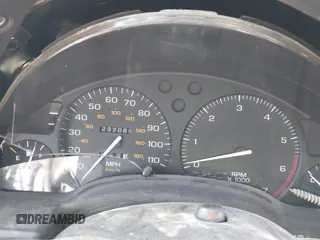 1997 Saturn SL with VIN 1G8ZF528XVZ325466, listed as a IAAI auction lot 41576703 with 237,089 mi miles. Bid and sale history available at carsss.com. Image 7.
