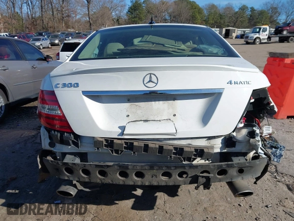 2013 Mercedes-Benz C 300 Sport z VIN WDDGF8AB1DR270633, wystawiony jako IAAI lot #41327883 z przebiegiem 151 021 mil mil oraz . Historia ofert i sprzedaży dostępna na DreamBid. Obrazek 16.