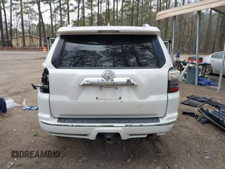 2018 Toyota 4Runner SR5 z VIN JTEBU5JR2J5563719, wystawiony jako IAAI lot #41795840 z przebiegiem Nie podano mil oraz . Historia ofert i sprzedaży dostępna na DreamBid. Obrazek 17.