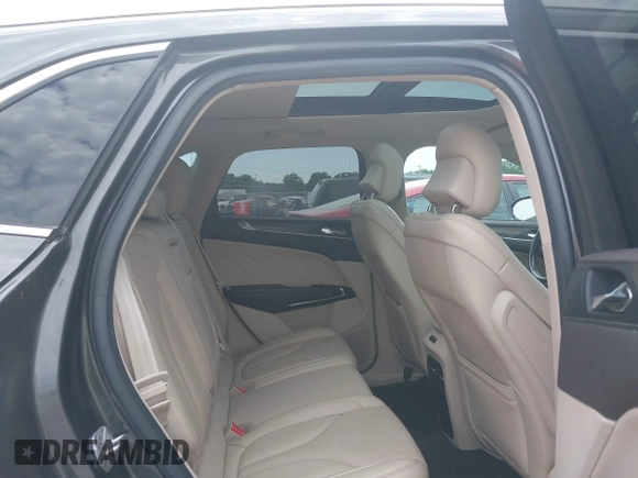 2017 Lincoln MKC Reserve с VIN 5LMCJ3D97HUL24869, выставлен на аукционе IAAI как лот 42561431 с пробегом 93 836 миль миль и . История ставок и продаж доступна на DreamBid. Изображение 8.