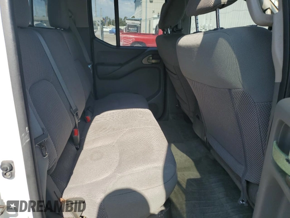2016 Nissan Frontier SV z VIN 1N6AD0ER7GN724102, wystawiony jako Copart lot #55673905 z przebiegiem 158 342 mil mil oraz Czysty tytuł • Clean title. Historia ofert i sprzedaży dostępna na DreamBid. Obrazek 10.