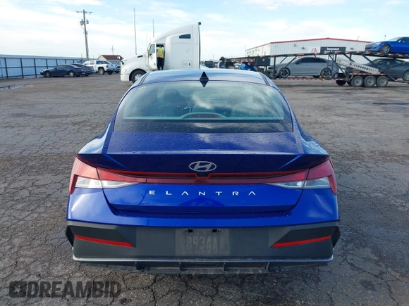 2024 Hyundai Elantra SEL z VIN KMHLM4DG5RU823587, wystawiony jako IAAI lot #42475697 z przebiegiem 27 753 mil mil oraz . Historia ofert i sprzedaży dostępna na DreamBid. Obrazek 16.