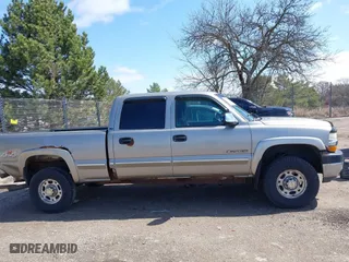 2002 Chevrolet Silverado 2500HD LS with VIN 1GCHK23U82F237150, listed as a IAAI auction lot 41918083 with 173,724 mi miles. Bid and sale history available at carsss.com. Image 13.