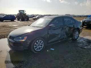 2012 Volkswagen Jetta SE z VIN 3VWDX7AJ2CM323722, wystawiony jako Copart lot #58873675 z przebiegiem 164 750 mil mil oraz Czysty tytuł • Clean title. Historia ofert i sprzedaży dostępna na DreamBid. Obrazek 1.