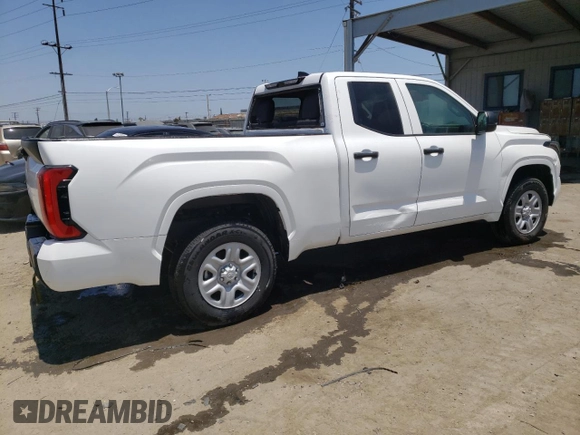 2022 Toyota Tundra SR z VIN 5TFKB5AA3NX013623, wystawiony jako Copart lot #56168634 z przebiegiem 3 038 mil mil oraz Szkoda całkowita • Salvage title. Historia ofert i sprzedaży dostępna na DreamBid. Obrazek 3.