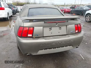 2002 Ford Mustang GT Deluxe z VIN 1FAFP45X32F169177, wystawiony jako IAAI lot #41880690 z przebiegiem 107 284 mil mil oraz . Historia ofert i sprzedaży dostępna na DreamBid. Obrazek 6.