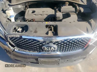 2017 Kia Sorento LX z VIN 5XYPG4A36HG211042, wystawiony jako Copart lot #48977085 z przebiegiem 130 892 mil mil oraz Szkoda całkowita • Salvage title. Historia ofert i sprzedaży dostępna na DreamBid. Obrazek 12.