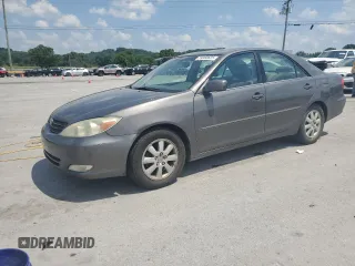 2004 Toyota Camry LE z VIN 4T1BE30K04U930715, wystawiony jako Copart lot #59368625 z przebiegiem 323 010 mil mil oraz Szkoda całkowita • Salvage title. Historia ofert i sprzedaży dostępna na DreamBid. Obrazek 1.