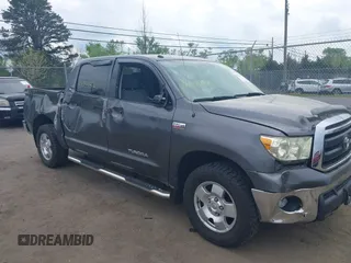 2011 Toyota Tundra z VIN 5TFDY5F19BX189586, wystawiony jako IAAI lot #42091152 z przebiegiem 102 739 mil mil oraz . Historia ofert i sprzedaży dostępna na DreamBid. Obrazek 1.