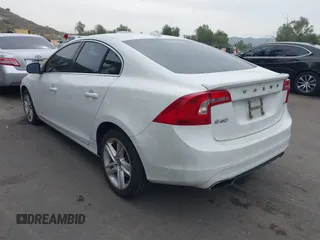 2014 Volvo S60 T5 с VIN YV1612FS0E1286021, выставлен на аукционе IAAI как лот 41708156 с пробегом 115 376 миль миль и . История ставок и продаж доступна на DreamBid. Изображение 3.