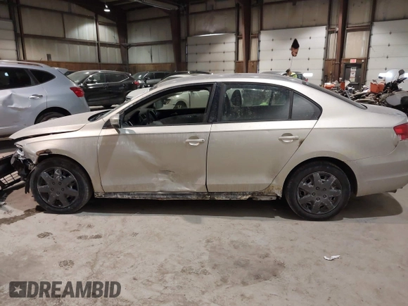 2012 Volkswagen Jetta Sedan SE w/Convenience PZEV with VIN 3VWDP7AJ6CM050610, listed as a IAAI auction lot 41435502 with 160,660 mi miles. Bid and sale history available at carsss.com. Image 14.