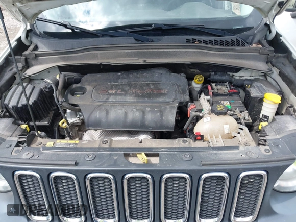2015 Jeep Renegade Latitude with VIN ZACCJABT8FPC19914, listed as a IAAI auction lot 42081686 with 179,330 mi miles. Bid and sale history available at carsss.com. Image 10.