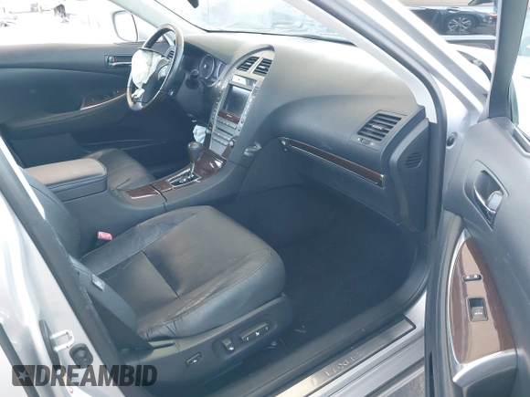 2012 Lexus ES 330 z VIN JTHBK1EGXC2495247, wystawiony jako IAAI lot #42398001 z przebiegiem 135 058 mil mil oraz . Historia ofert i sprzedaży dostępna na DreamBid. Obrazek 5.