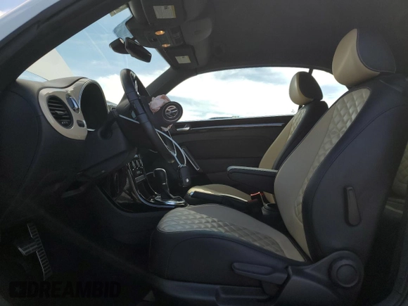 2019 Volkswagen Beetle S с VIN 3VW5DAAT6KM501562, выставлен на аукционе Copart как лот 57631785 с пробегом Не указан миль и Списание • Salvage title. История ставок и продаж доступна на DreamBid. Изображение 7.
