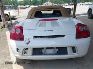 2003 Toyota MR2 z VIN JTDFR320430063623, wystawiony jako IAAI lot #42255385 z przebiegiem 140 134 mil mil oraz . Historia ofert i sprzedaży dostępna na DreamBid. Obrazek 6.