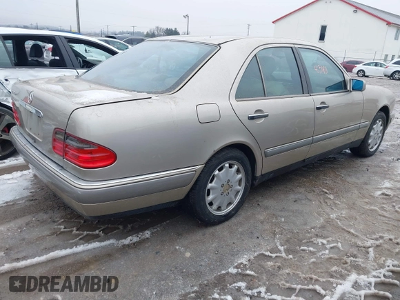 1996 Mercedes-Benz E-Class with VIN WDBJF55F5TJ007150, listed as a IAAI auction lot 41518340 with 178,930 mi miles. Bid and sale history available at carsss.com. Image 4.
