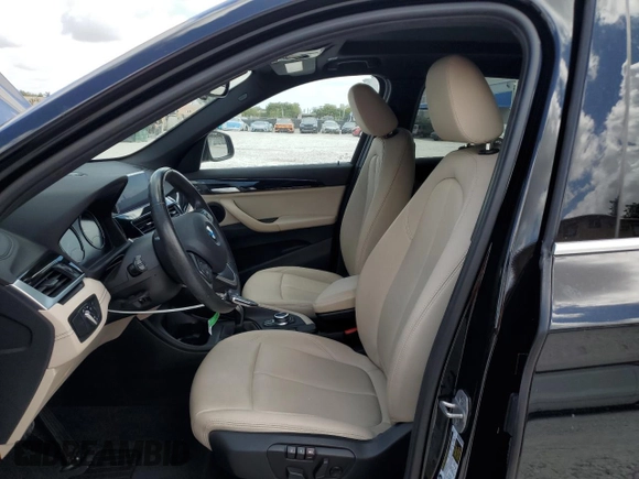 2021 BMW X1 xDrive28i z VIN WBXJG9C08M5T59270, wystawiony jako Copart lot #53894475 z przebiegiem 36 824 mil mil oraz Nie do naprawy • Non repairable. Historia ofert i sprzedaży dostępna na DreamBid. Obrazek 7.