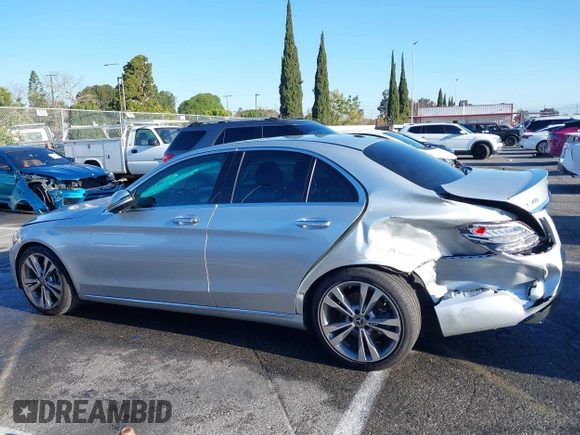 2018 Mercedes-Benz C 300 z VIN 55SWF4JB3JU269143, wystawiony jako IAAI lot #39140356 z przebiegiem 37 051 mil mil oraz . Historia ofert i sprzedaży dostępna na DreamBid. Obrazek 14.