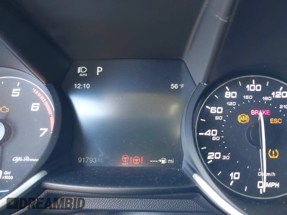 2018 Alfa Romeo Giulia with VIN ZARFAEBN5J7581071, listed as a IAAI auction lot 41313207 with 91,793 mi miles. Bid and sale history available at carsss.com. Image 7.