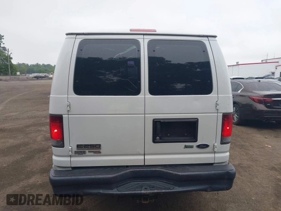 2013 Ford Econoline Cargo Commercial z VIN 1FTNE2EW6DDA13611, wystawiony jako IAAI lot #42237700 z przebiegiem 188 346 mil mil oraz . Historia ofert i sprzedaży dostępna na DreamBid. Obrazek 16.
