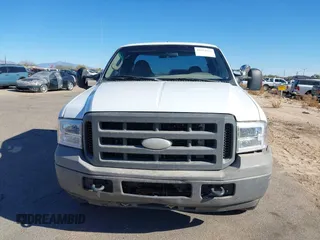 2005 Ford Super Duty F-250 XL with VIN 1FTNX20565EA76826, listed as a IAAI auction lot 41654542 with 279,363 mi miles. Bid and sale history available at carsss.com. Image 12.
