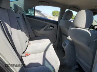 2011 Toyota Camry LE z VIN 4T4BF3EK3BR156937, wystawiony jako Copart lot #57290555 z przebiegiem 299 321 mil mil oraz Szkoda całkowita • Salvage title. Historia ofert i sprzedaży dostępna na DreamBid. Obrazek 10.