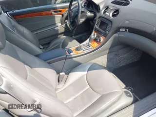 2005 Mercedes-Benz SL 500 z VIN WDBSK75F25F088450, wystawiony jako IAAI lot #42424662 z przebiegiem 104 259 mil mil oraz . Historia ofert i sprzedaży dostępna na DreamBid. Obrazek 5.