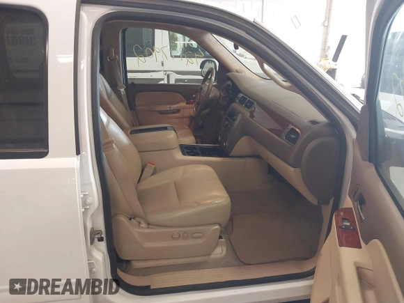 2013 GMC Yukon XL SLT with VIN 1GKS2KE70DR273126, listed as a IAAI auction lot 42147902 with 233,032 mi miles. Bid and sale history available at carsss.com. Image 5.