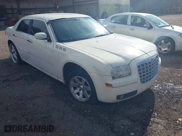 2005 Chrysler 300 with VIN 2C3JA53G65H130590, listed as a IAAI auction lot 41822725 with 1 mi miles. Bid and sale history available at carsss.com. Image 1.
