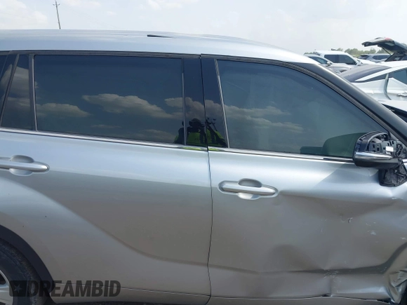 2021 Toyota Highlander L with VIN 5TDZZRAH3MS526003, listed as a IAAI auction lot 42617546 with Not provided miles and . Bid and sale history available at DreamBid. Image 12.