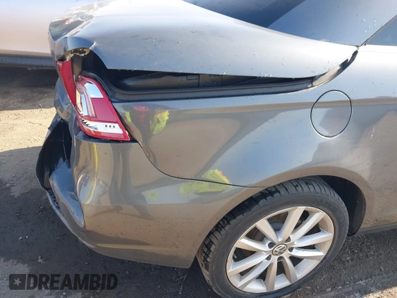 2015 Volkswagen Eos Komfort with VIN WVWBW8AH7FV004228, listed as a IAAI auction lot 41659825 with 71,468 mi miles and . Bid and sale history available at DreamBid. Image 18.
