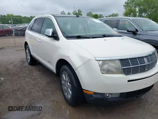 2007 Lincoln MKX z VIN 2LMDU88C27BJ13038, wystawiony jako IAAI lot #42342316 z przebiegiem Nie podano mil oraz . Historia ofert i sprzedaży dostępna na DreamBid. Obrazek 1.