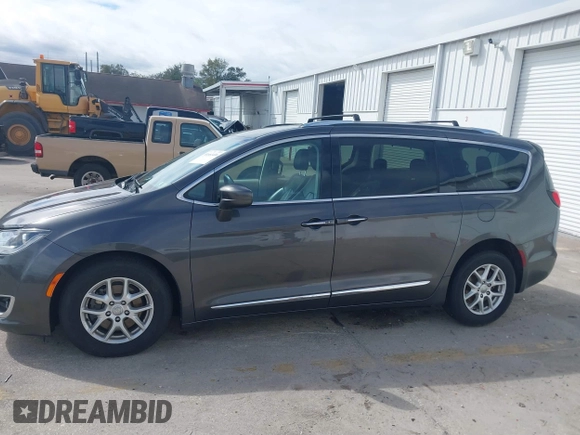 2020 Chrysler Pacifica Touring L z VIN 2C4RC1BG7LR284994, wystawiony jako IAAI lot #41661416 z przebiegiem 101 257 mil mil oraz . Historia ofert i sprzedaży dostępna na DreamBid. Obrazek 14.