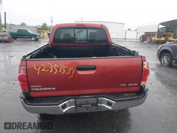 2005 Toyota Tacoma z VIN 5TEUU42N75Z051864, wystawiony jako IAAI lot #42357533 z przebiegiem 249 359 mil mil oraz . Historia ofert i sprzedaży dostępna na DreamBid. Obrazek 16.