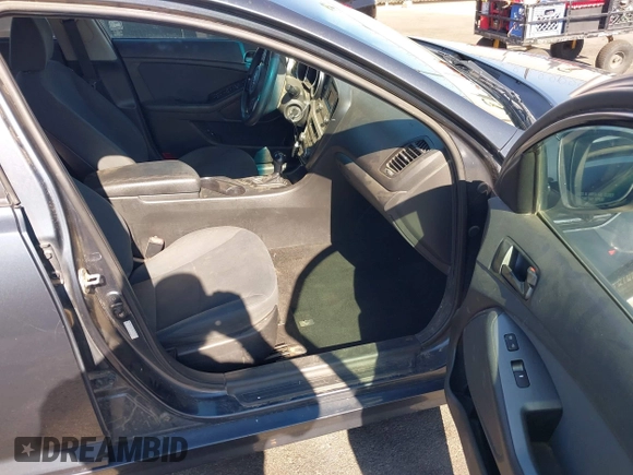 2015 Kia Optima LX z VIN KNAGM4A73F5605256, wystawiony jako IAAI lot #42459022 z przebiegiem 180 233 mil mil oraz . Historia ofert i sprzedaży dostępna na DreamBid. Obrazek 5.
