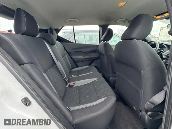 2020 Nissan Kicks S z VIN 3N1CP5BV6LL552157, wystawiony jako Copart lot #50722815 z przebiegiem 150 701 mil mil oraz Szkoda całkowita • Salvage title. Historia ofert i sprzedaży dostępna na DreamBid. Obrazek 6.