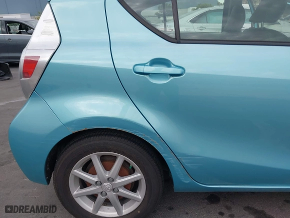 2013 Toyota Prius c One with VIN JTDKDTB33D1055466, listed as a IAAI auction lot 39803165 with 173,123 mi miles. Bid and sale history available at carsss.com. Image 6.
