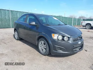 2016 Chevrolet Sonic LT z VIN 1G1JC5SH1G4185750, wystawiony jako IAAI lot #38799488 z przebiegiem 170 067 mil mil oraz . Historia ofert i sprzedaży dostępna na DreamBid. Obrazek 1.
