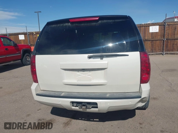 2011 GMC Yukon XL Denali with VIN 1GKS2MEF0BR182132, listed as a IAAI auction lot 41690259 with 204,365 mi miles. Bid and sale history available at carsss.com. Image 16.