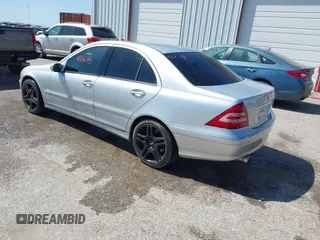 2007 Mercedes-Benz C 280 Luxury z VIN WDBRF92H67F857068, wystawiony jako IAAI lot #42216145 z przebiegiem 183 348 mil mil oraz . Historia ofert i sprzedaży dostępna na DreamBid. Obrazek 3.