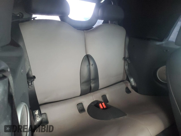 2005 MINI Convertible S с VIN WMWRH334X5TF82551, выставлен на аукционе Copart как лот 57983355 с пробегом 73 885 миль миль и Списание • Salvage title. История ставок и продаж доступна на DreamBid. Изображение 10.