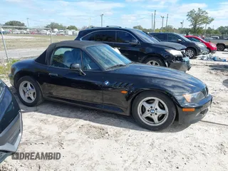 1997 BMW 3 Series Z3 1.9 z VIN 4USCH7326VLE03768, wystawiony jako IAAI lot #41422639 z przebiegiem Nie podano mil oraz . Historia ofert i sprzedaży dostępna na DreamBid. Obrazek 1.