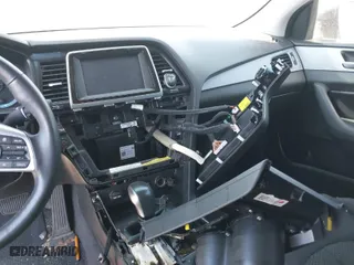 2019 Hyundai Sonata Sport with VIN 5NPE34AF8KH751764, listed as a IAAI auction lot 41751278 with 139,187 mi miles. Bid and sale history available at carsss.com. Image 6.