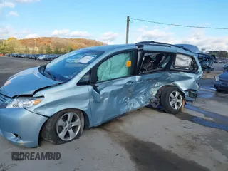 2017 Toyota Sienna LE Auto Access Seat с VIN 5TDKZ3DC5HS834410, выставлен на аукционе IAAI как лот 40727535 с пробегом 64 374 миль миль и . История ставок и продаж доступна на DreamBid. Изображение 6.