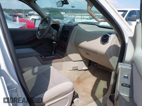 2006 Ford Explorer XLS z VIN 1FMEU72E36UB11635, wystawiony jako IAAI lot #41896140 z przebiegiem 238 333 mil mil oraz . Historia ofert i sprzedaży dostępna na DreamBid. Obrazek 5.