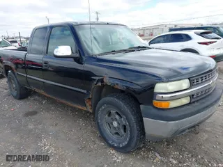 2002 Chevrolet Silverado 1500 LT with VIN 2GCEK19T121402054, listed as a IAAI auction lot 42017434 with 224,970 mi miles. Bid and sale history available at carsss.com. Image 1.