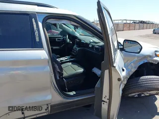 2024 Ford Explorer XLT z VIN 1FMSK7DH8RGA81728, wystawiony jako IAAI lot #41671142 z przebiegiem 1 220 mil mil oraz . Historia ofert i sprzedaży dostępna na DreamBid. Obrazek 5.