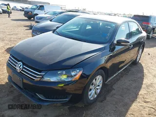 2015 Volkswagen Passat Limited Edition Edition z VIN 1VWAT7A3XFC068792, wystawiony jako IAAI lot #41704551 z przebiegiem 89 388 mil mil oraz . Historia ofert i sprzedaży dostępna na DreamBid. Obrazek 2.