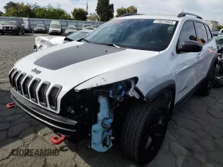2018 Jeep Cherokee Trailhawk with VIN 1C4PJMBBXJD547143, listed as a Copart auction lot 70879803 with 84,693 mi miles and Salvage Title. Bid and sale history available at carsss.com. Image 1.